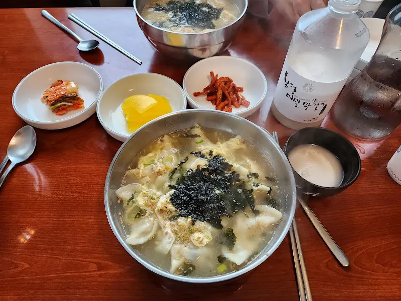 손만두국과 막걸리