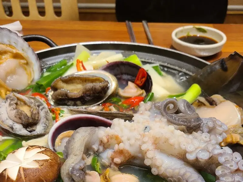 해산물이 가득한 해물탕