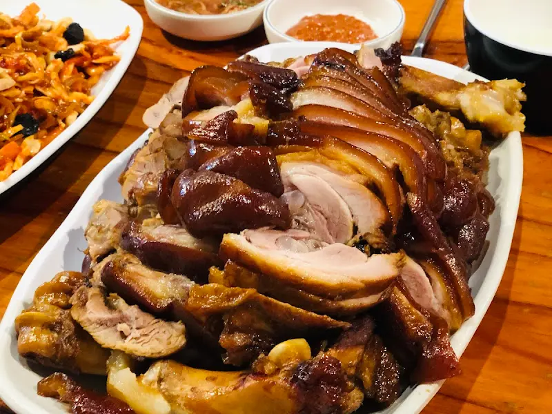 윤기가 흐르는 족발