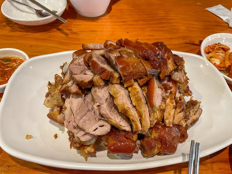 푸짐한 족발 한 상