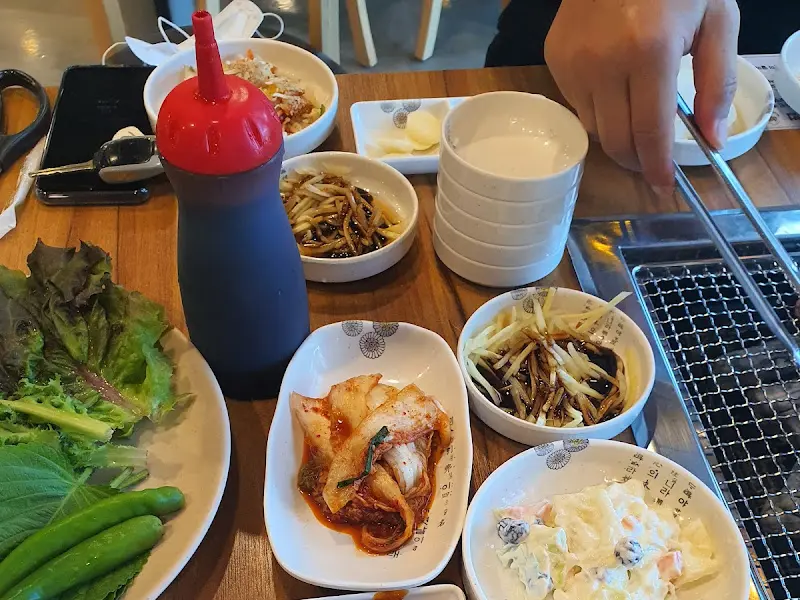 정갈하게 차려진 밑반찬