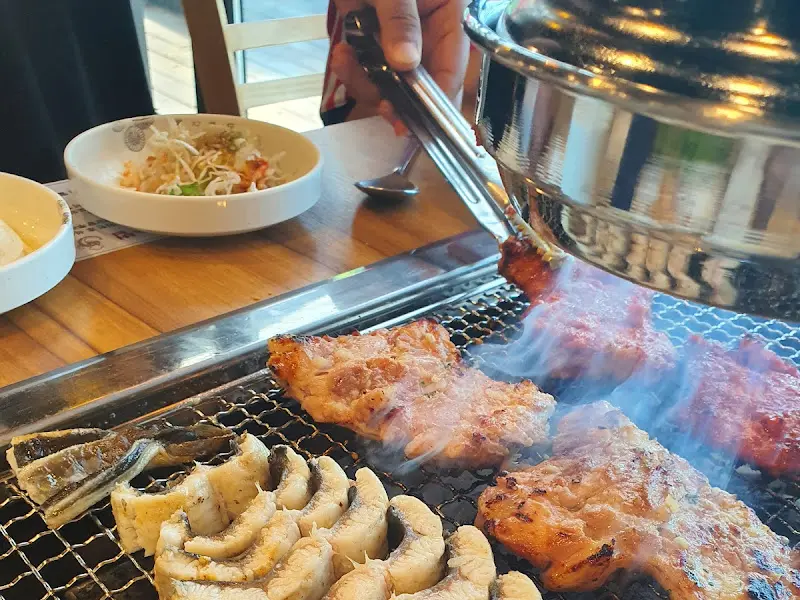 소금 닭갈비와 장어의 조화