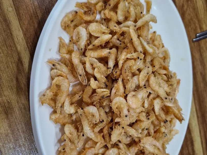 바삭하게 튀겨진 민물새우튀김