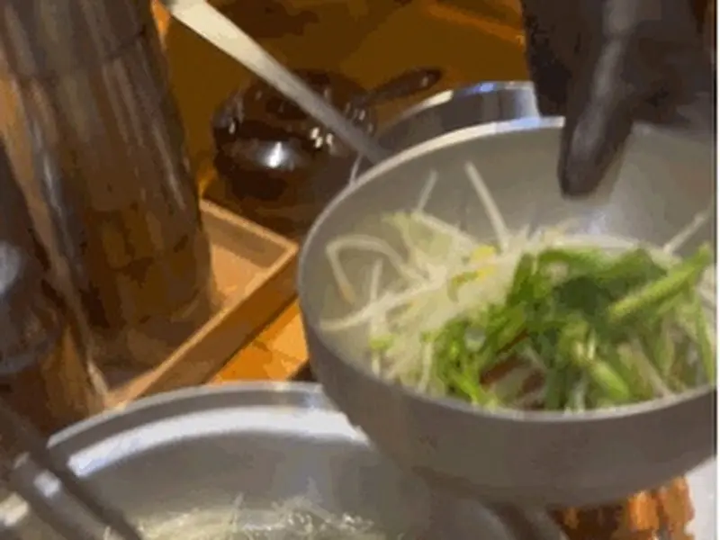 밑반찬 준비 장면