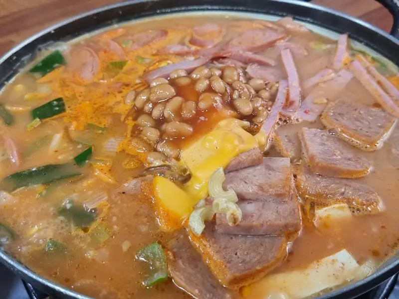 끓기 전 부대찌개