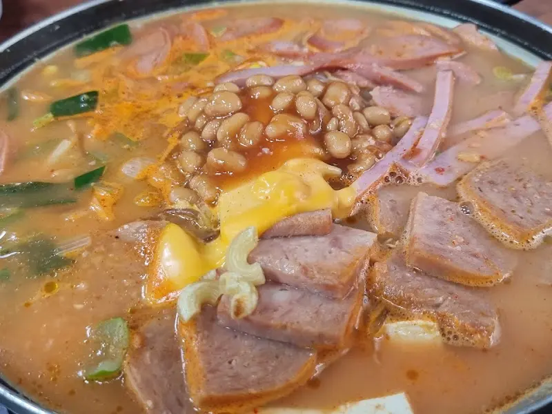 끓기 시작한 부대찌개