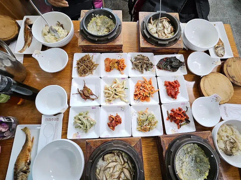 정갈하게 차려진 한 상 차림