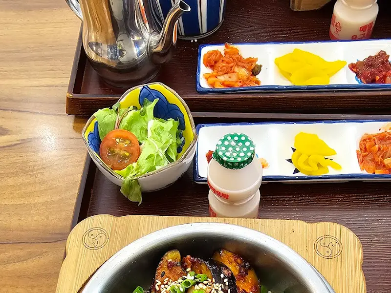 매운 가지 솥밥 한 상 차림