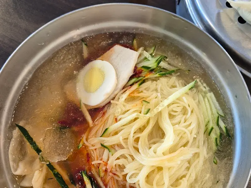 살얼음이 동동 떠 있는 물밀면