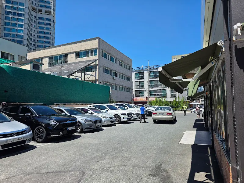 넓은 주차 공간