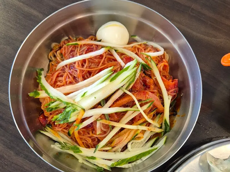 비빔밀면 클로즈업