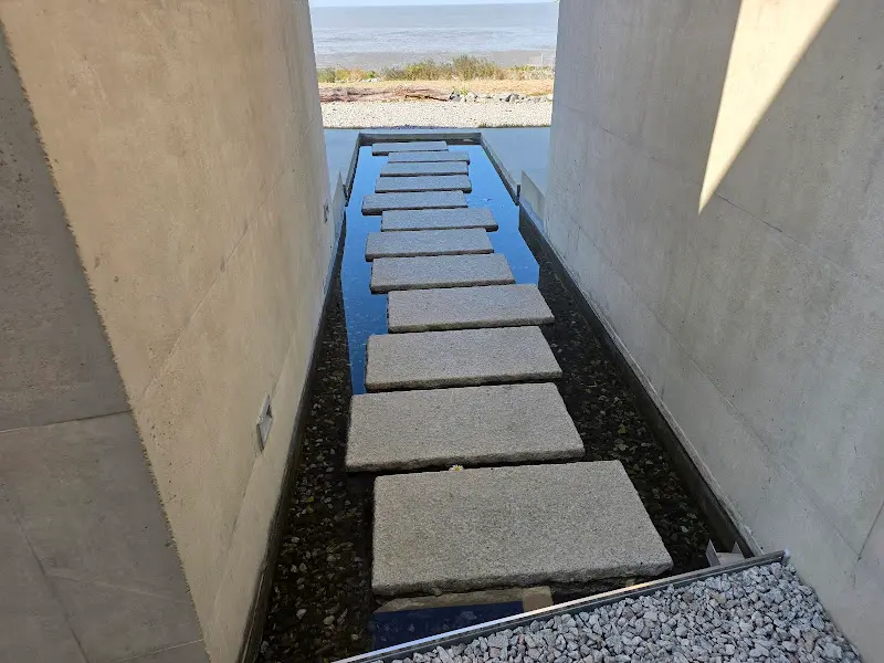 카페 보리로 향하는 징검다리