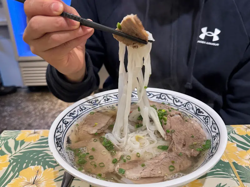 짜조와 쌀국수 한 상 차림