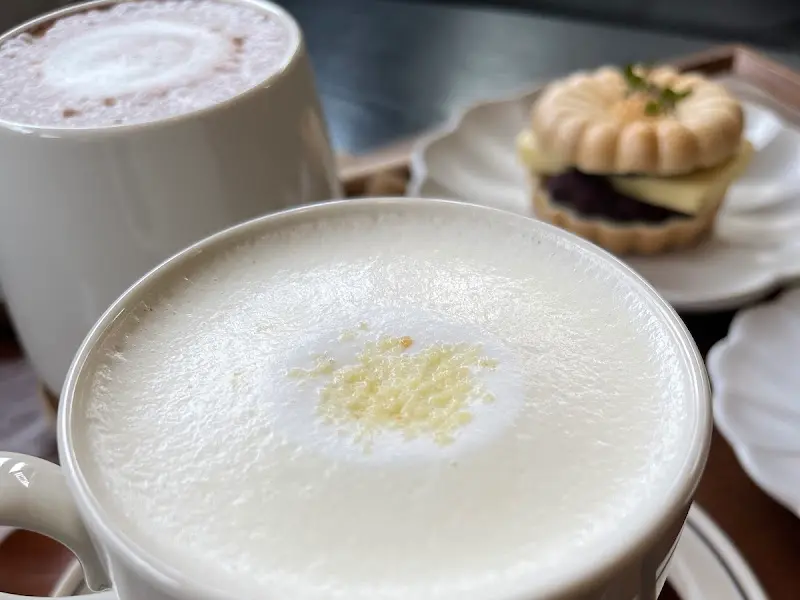 차경 카페의 내부 인테리어