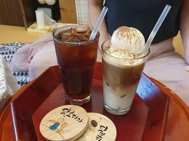 카페 음료 사진