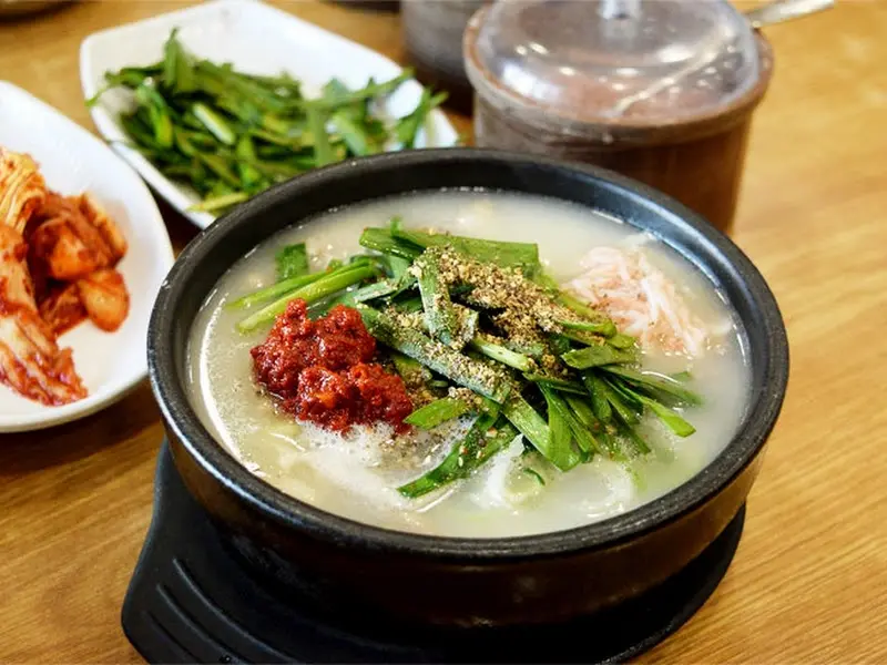 동춘사골순대국 기본 상차림