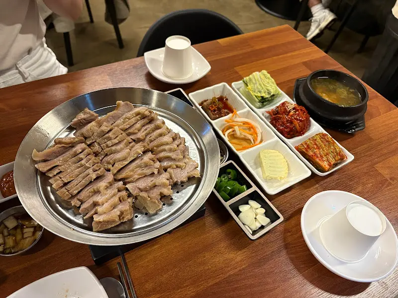 수육 한 상 차림