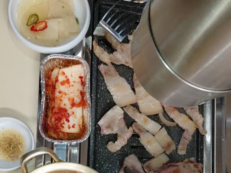 맛있게 구워진 삼겹살