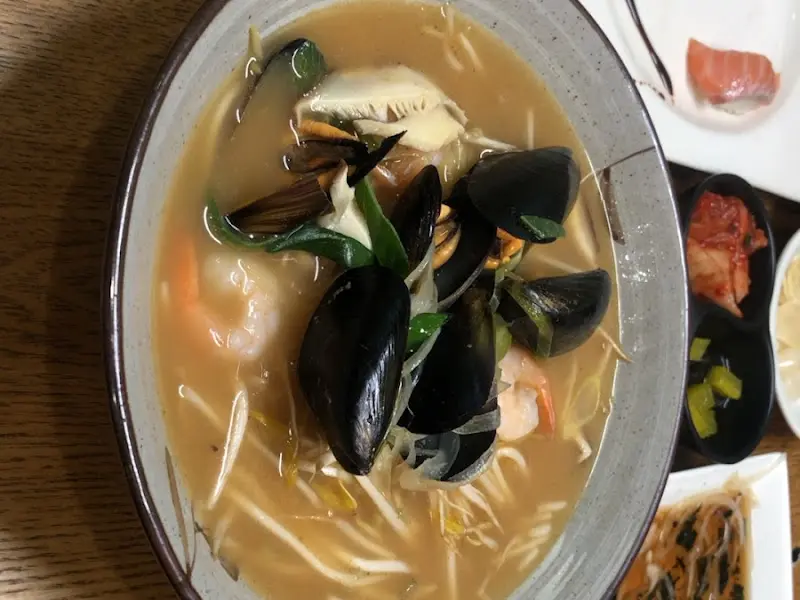 푸짐한 해물 라멘