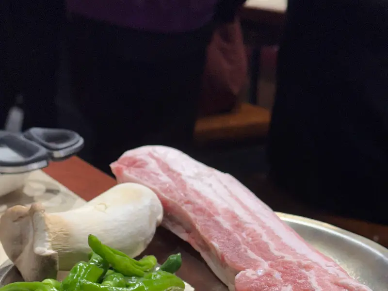 잘 구워진 돼지고기