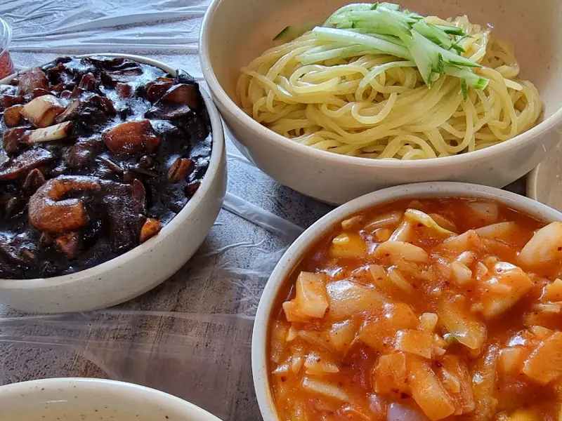 쟁반짜장, 짜장, 사천짜장