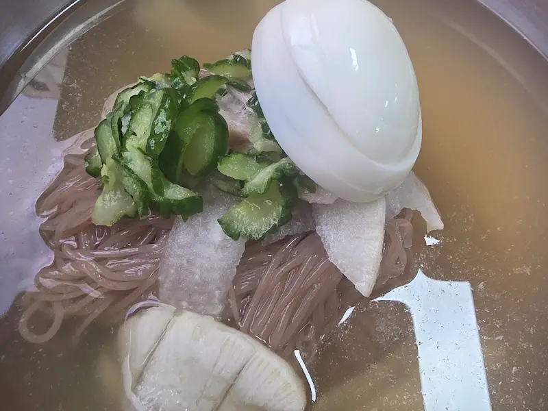 평양냉면의 정갈한 모습