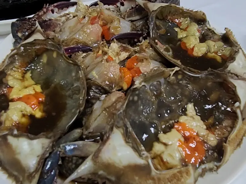 꽉 찬 게살과 알이 인상적인 간장게장