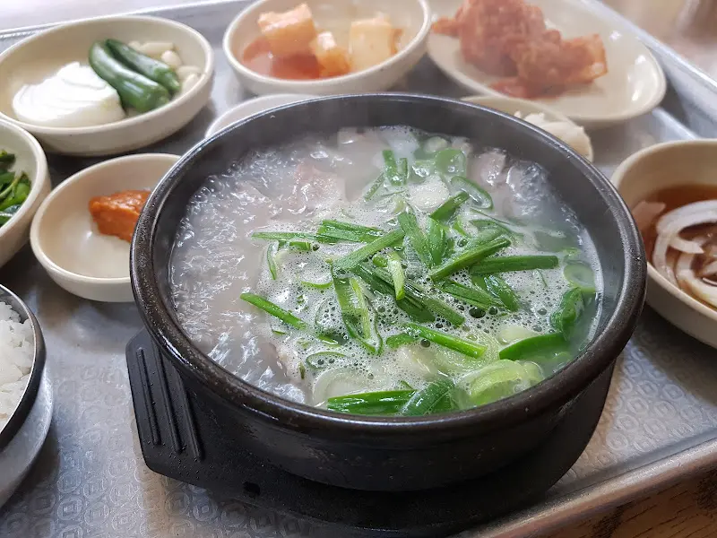 국밥에 밥 말기