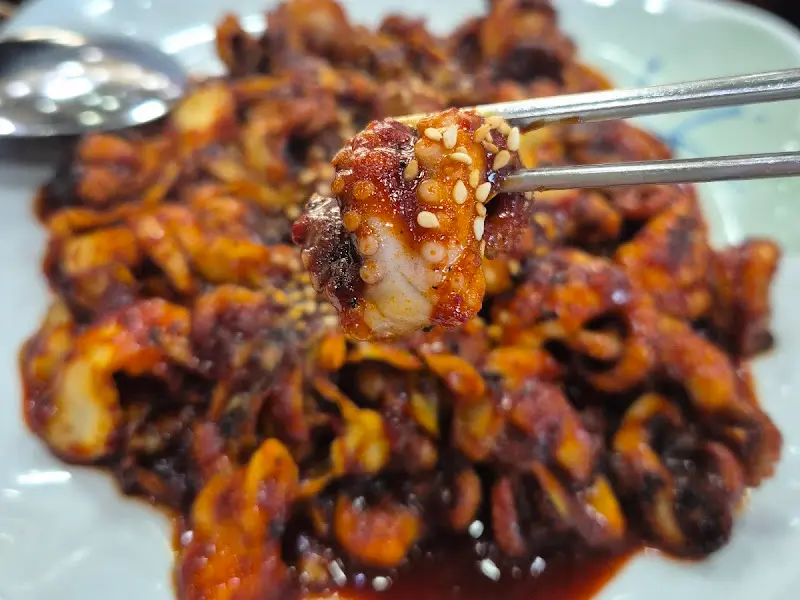 윤기가 흐르는 쭈꾸미 볶음