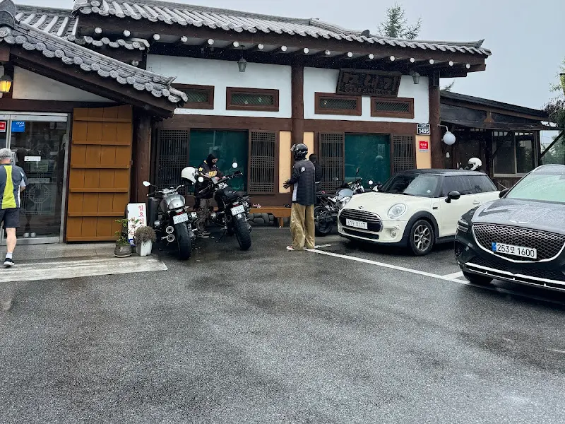 모내기 식당 전경