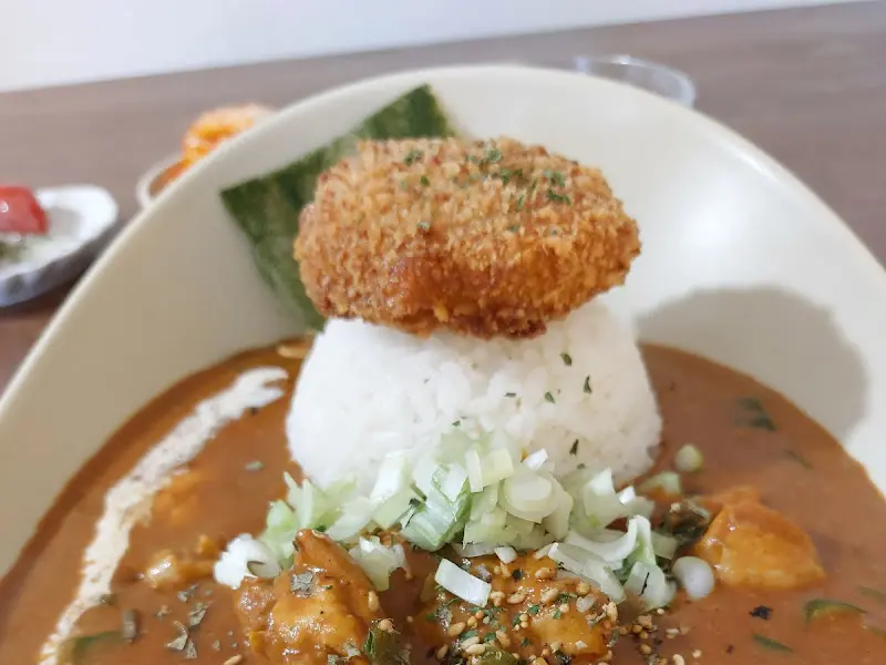 정갈하게 담긴 카레