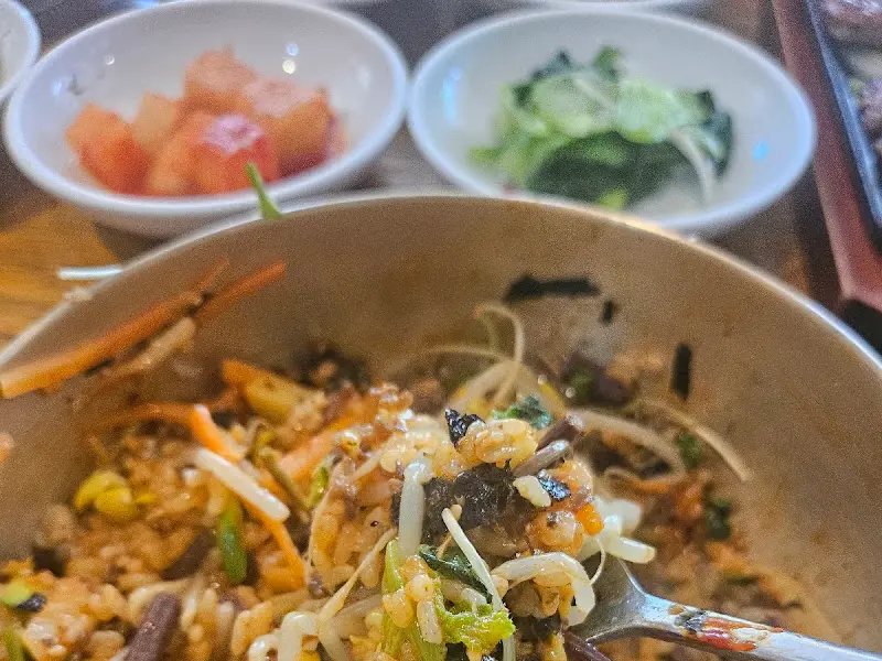 맛있게 비벼진 비빔밥