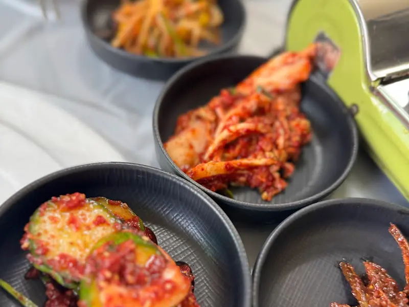 정갈하게 담긴 반찬들