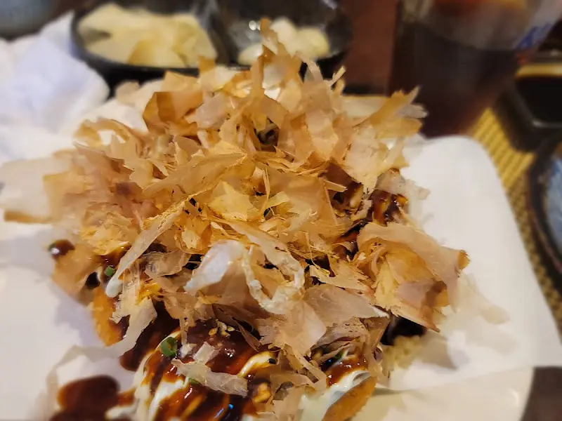 가쓰오부시가 듬뿍 올려진 다코야끼