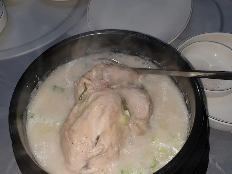 뚝배기 안의 삼계탕