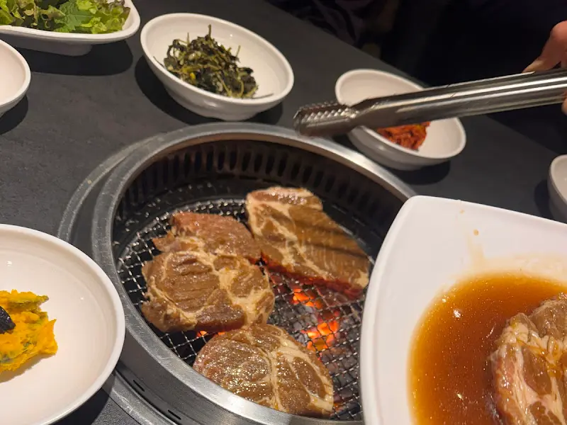 돼지갈비 굽는 모습