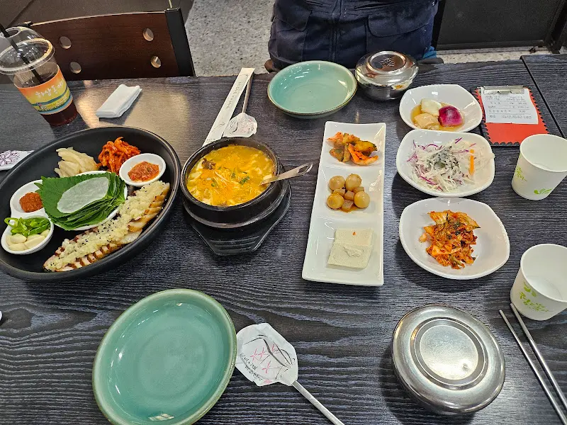 마늘보쌈과 반찬