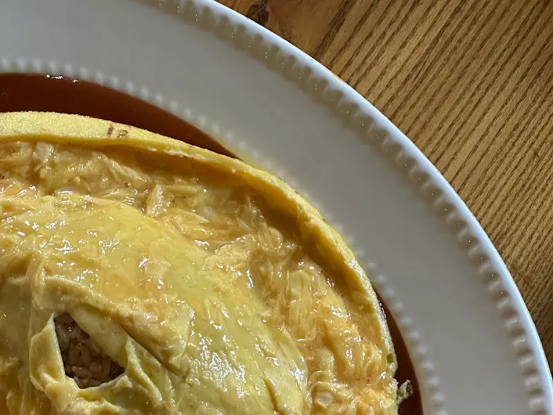 아늑하고 편안한 분위기의 식당 내부