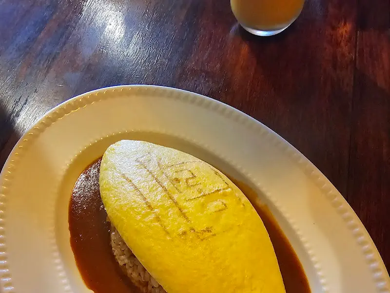 정갈하게 담겨 나온 오믈렛