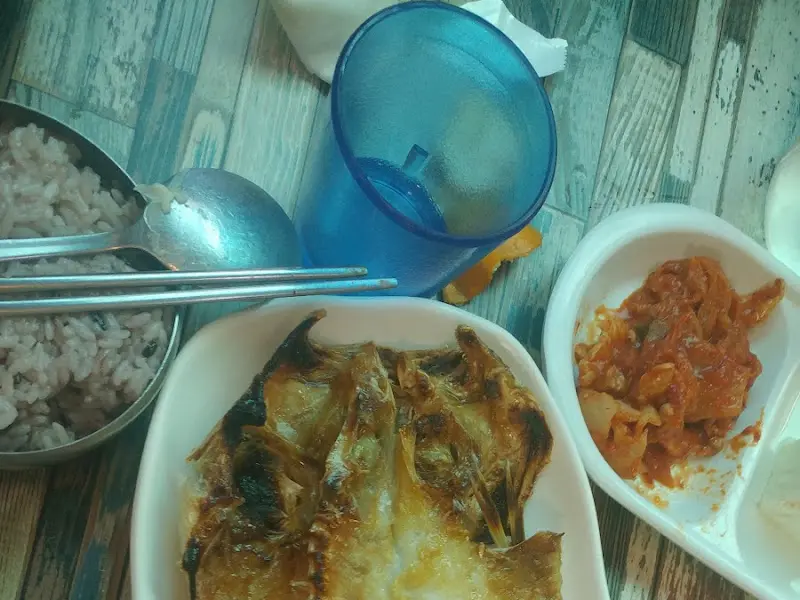 윤기가 흐르는 조기 구이