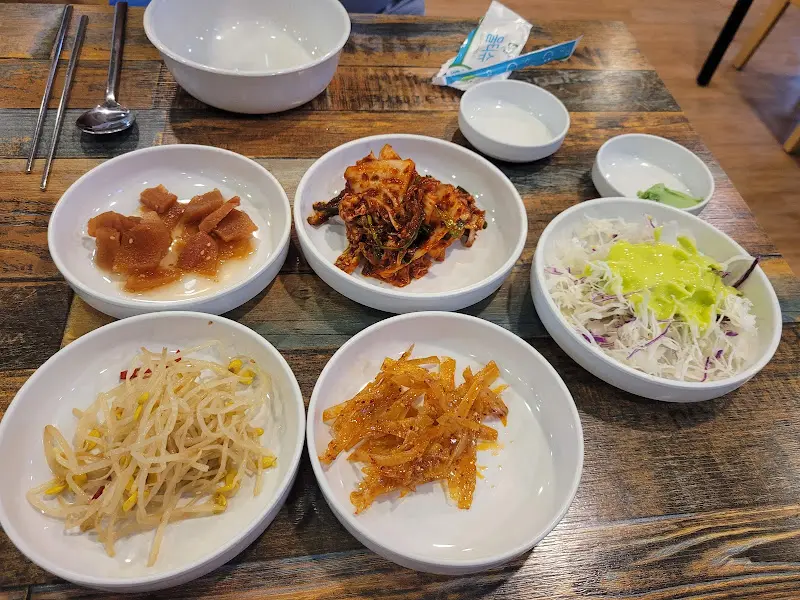 깔끔하게 차려진 한 상