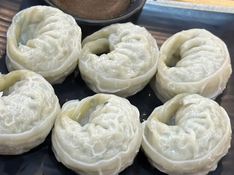 먹기 좋게 잘려진 고기왕만두