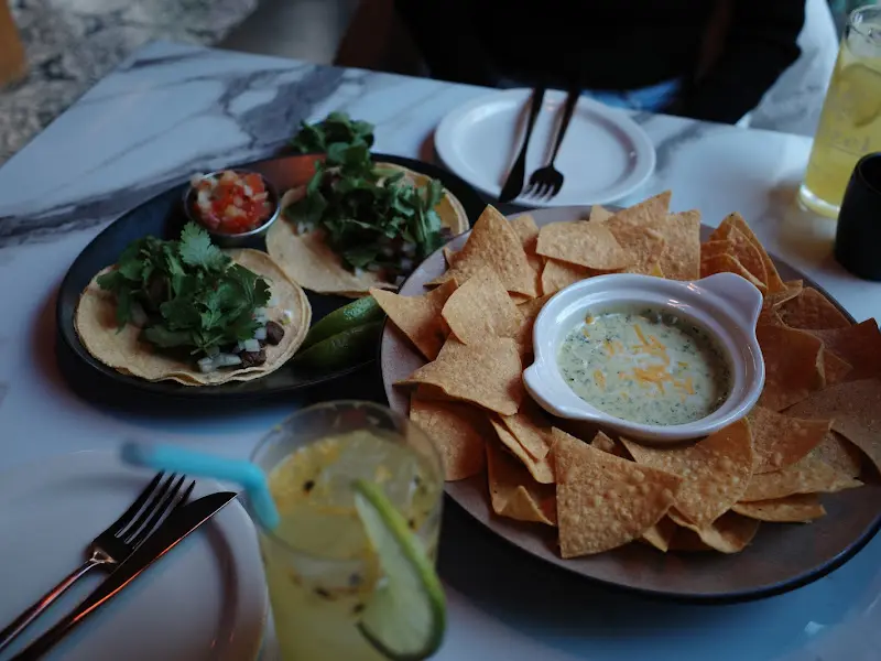 과카몰리 감자튀김