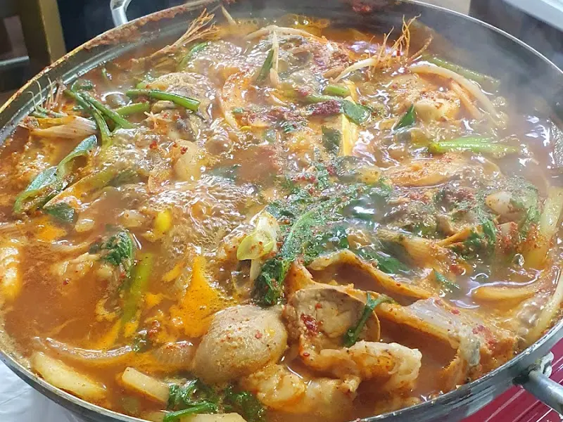 냄비 가득 담긴 물망치 매운탕