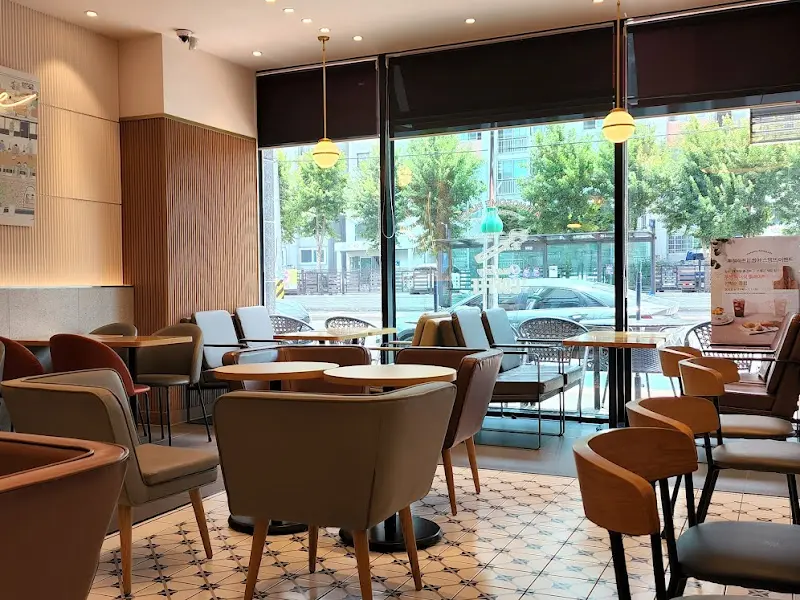 투썸플레이스 내부 좌석