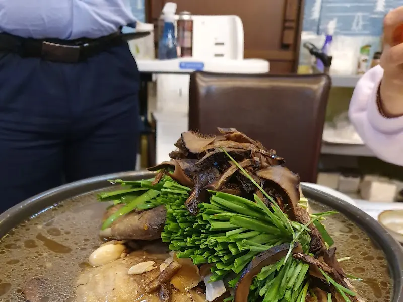 능이버섯오리탕 클로즈업