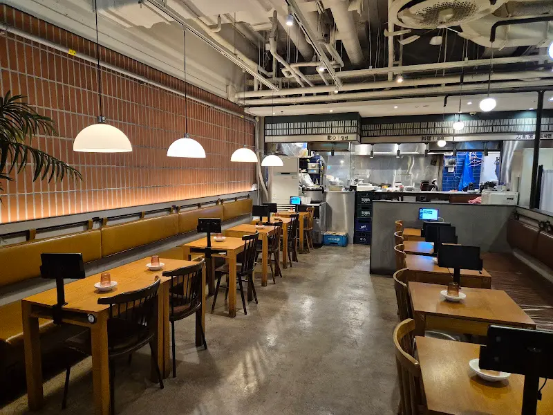 신복면관 내부 전경