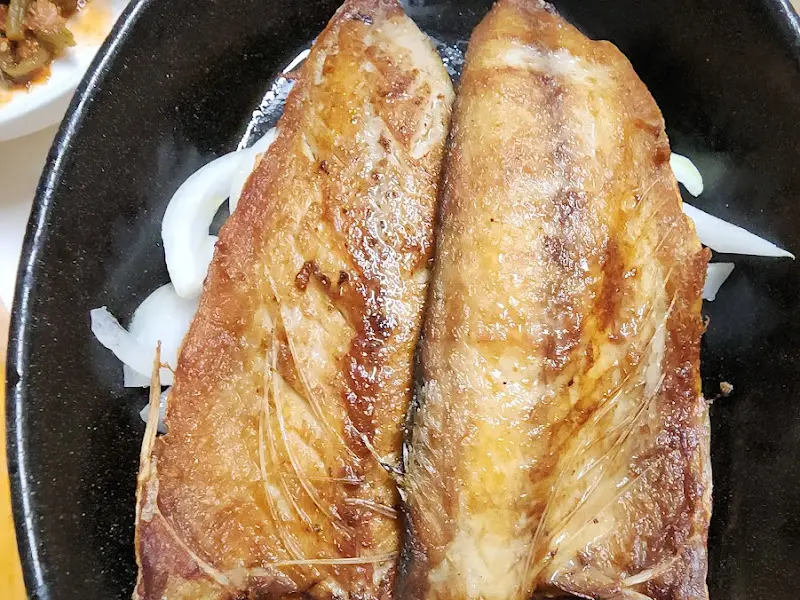 윤기가 흐르는 갈치구이