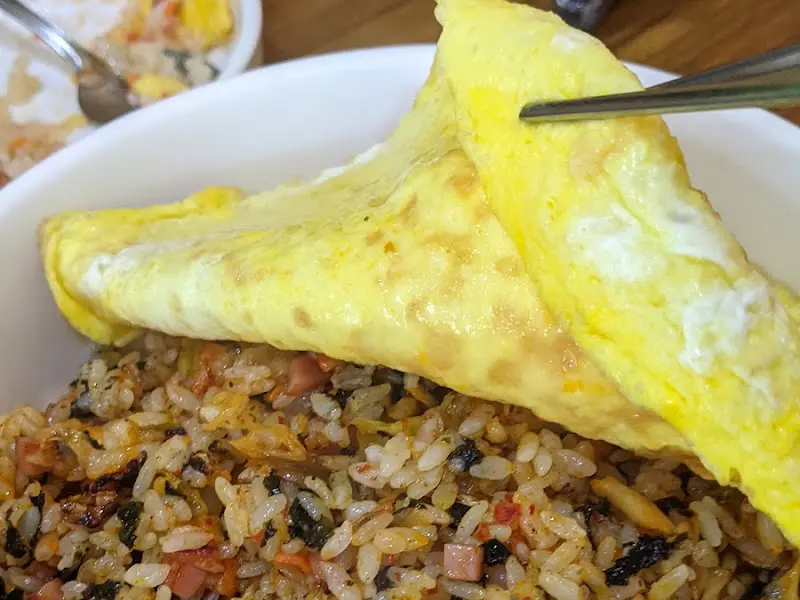 정통분식 오므라이스 단면