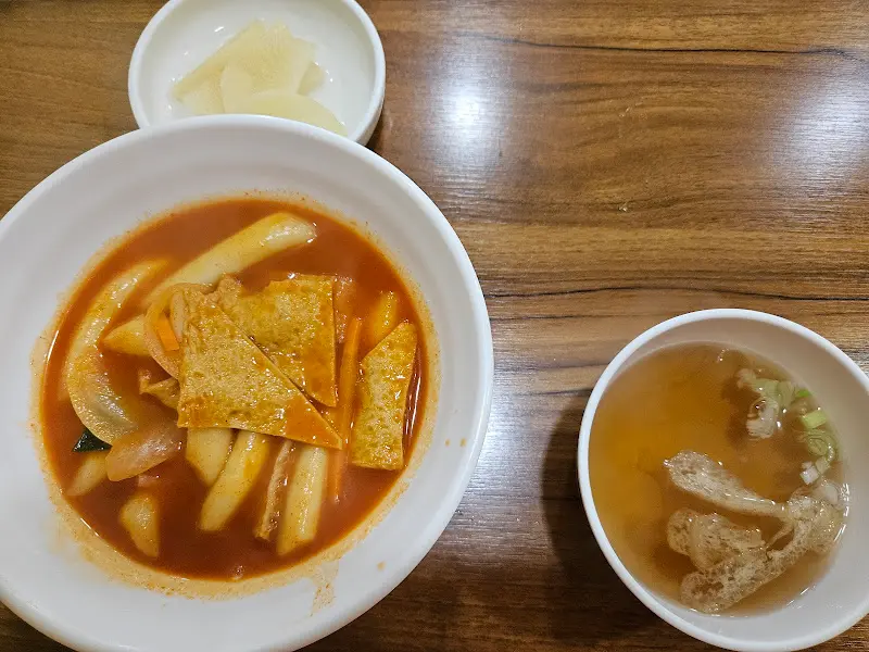 정통분식 떡볶이 전체샷
